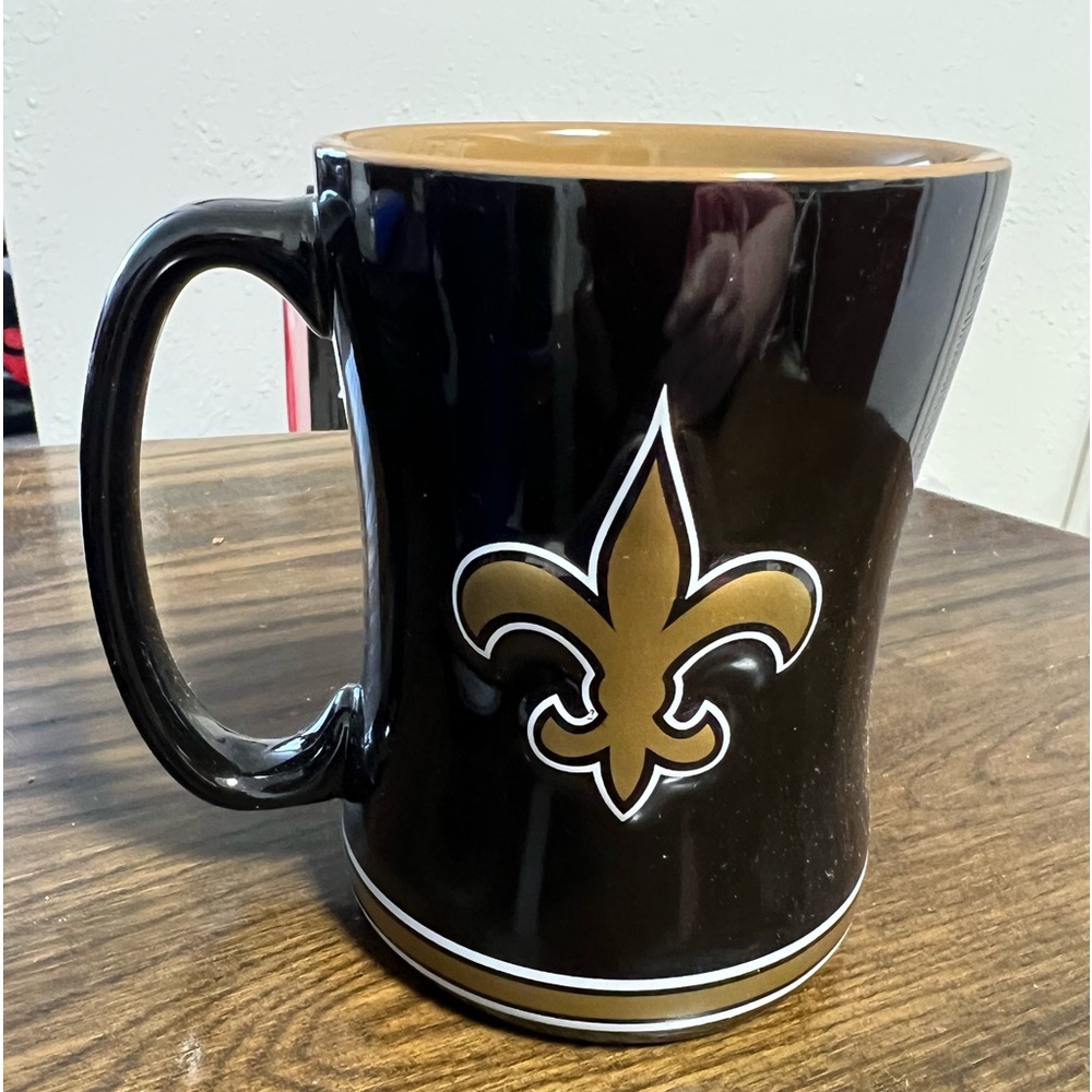 ONE BRAND NEW LICENSED NFL NEW ORLEANS SAINTS SCULPTED RELIEF CUP/MUG CTM10